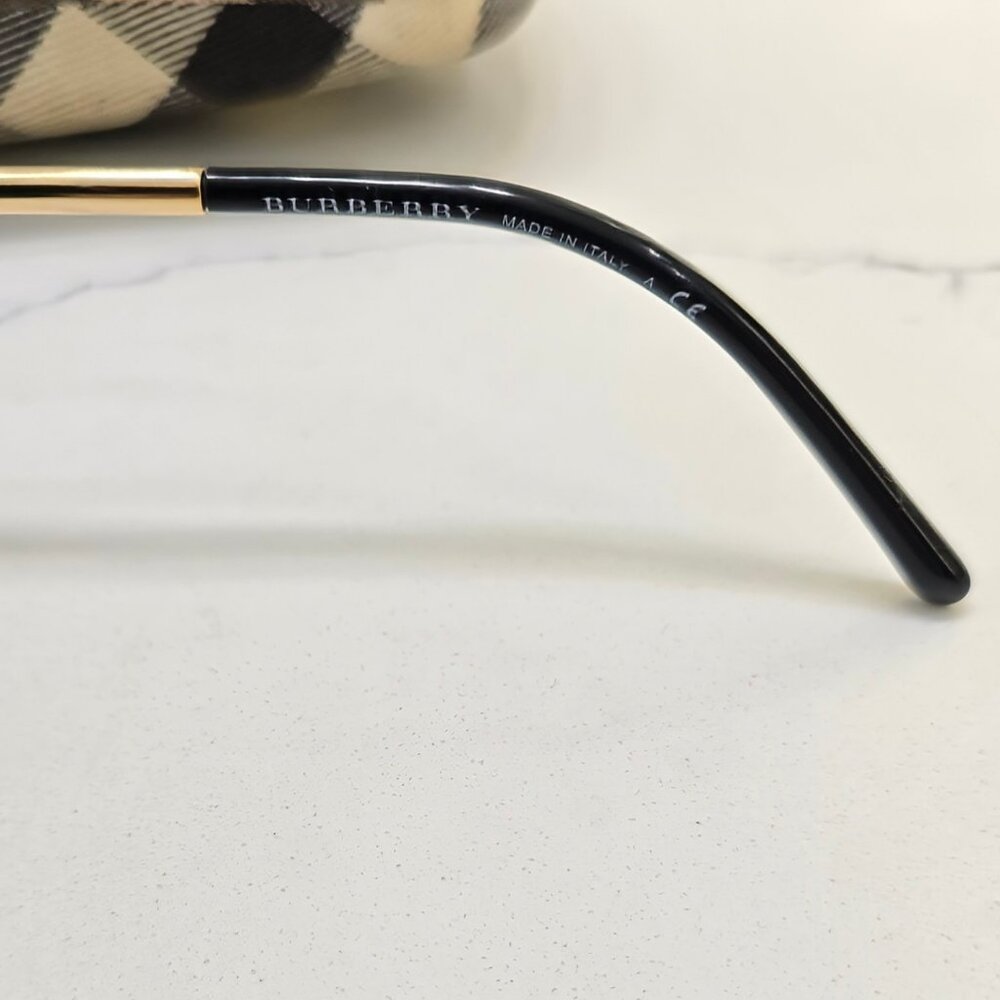 Burberry Oversized Sunglasses - Picture 12 of 15
